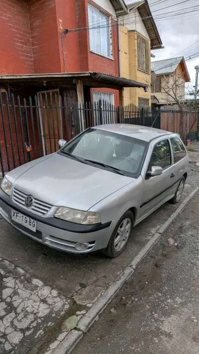 Volkswagen Gol 2004 en buen estado - miniatura 1