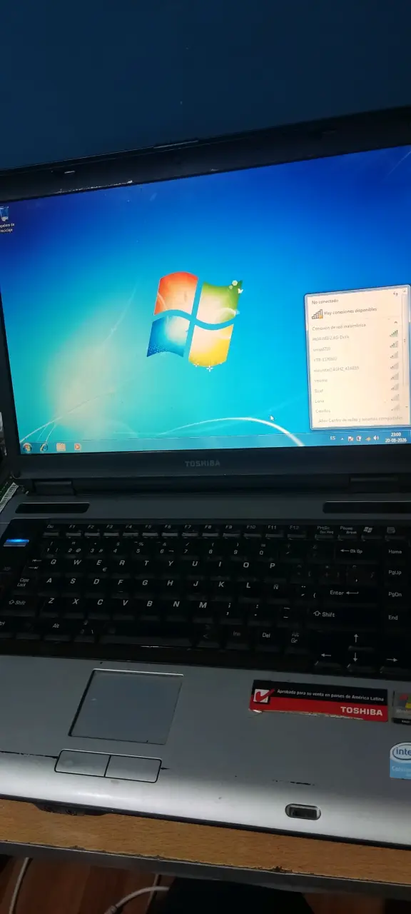 Laptop Toshiba Satellite con Windows 7 - 1