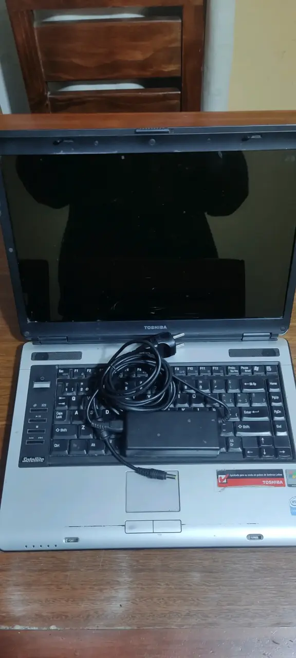 Laptop Toshiba Satellite con Windows 7 - 2