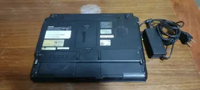 Laptop Toshiba Satellite con Windows 7 - miniatura 3