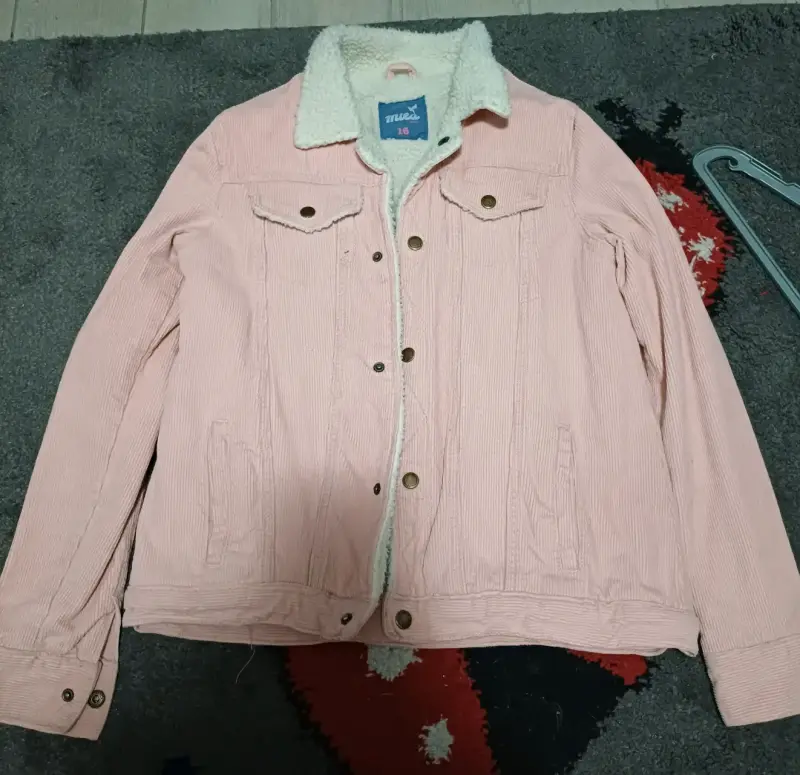 Chaqueta rosada con forro de chiporro