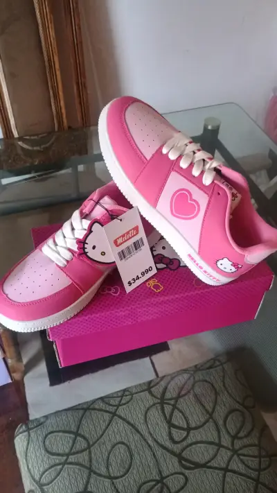 Zapatillas rosadas Hello Kitty para niñas - miniatura 1
