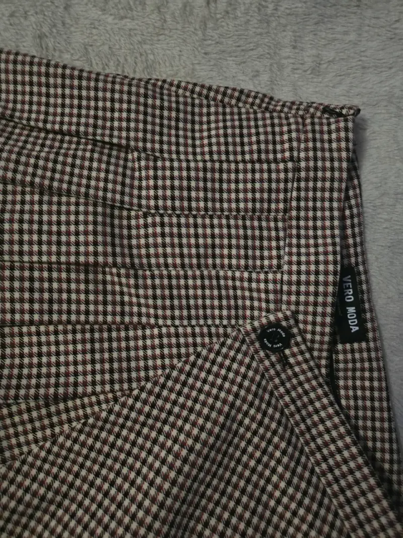 Falda a cuadros Vero Moda con pliegues - 3