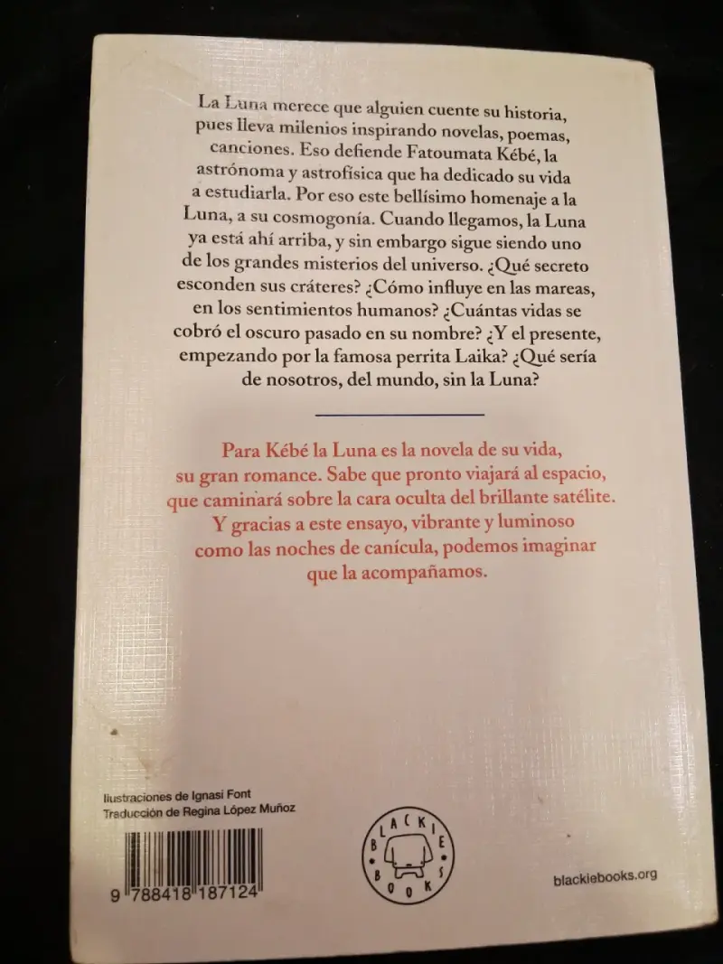El Libro de la Luna por Fatoumata Kébé - 2