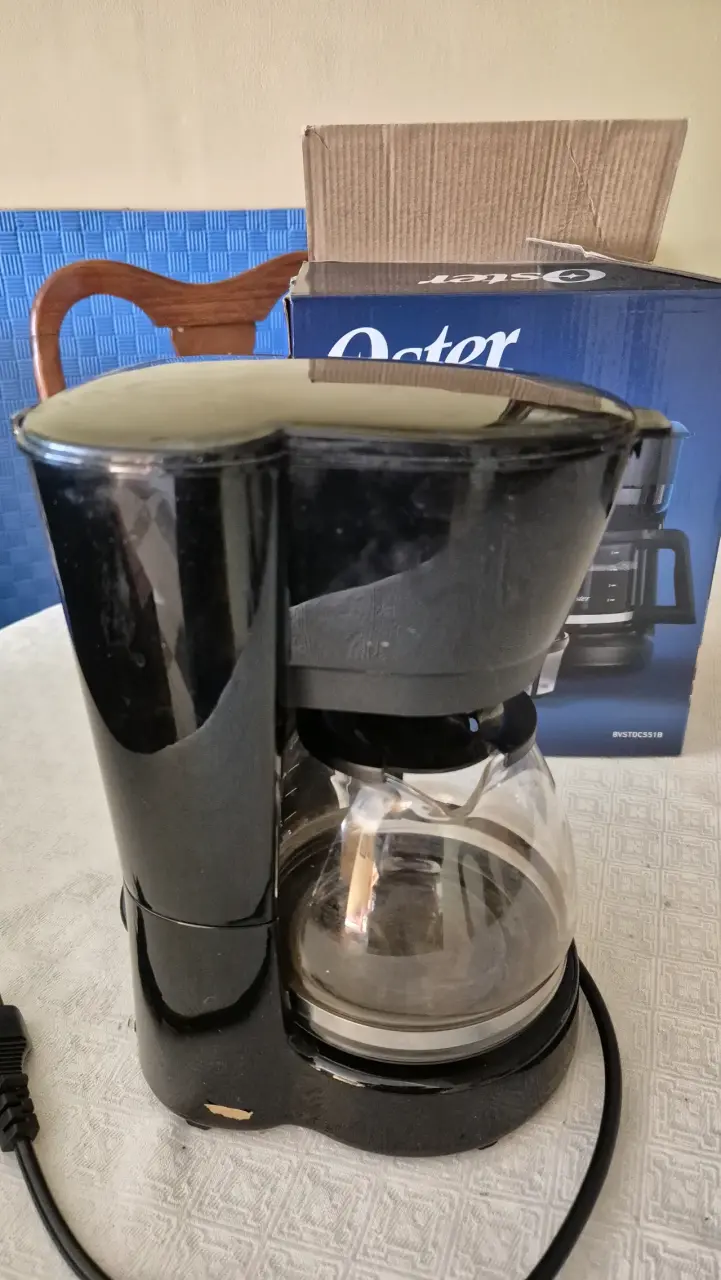 Cafetera Oster 5 Tazas con Filtro Reutilizable - 2