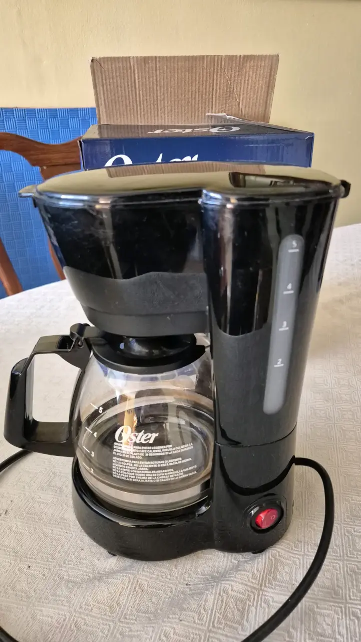 Cafetera Oster 5 Tazas con Filtro Reutilizable - 3