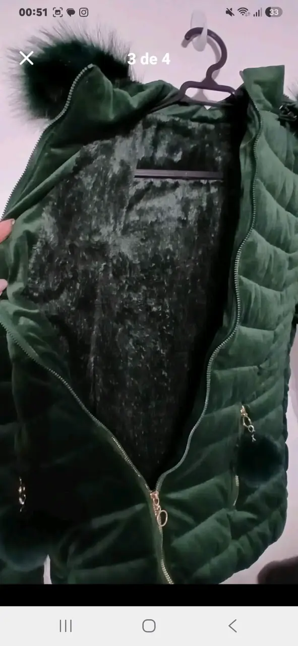 Chaqueta acolchada verde con capucha de piel sintética - 3