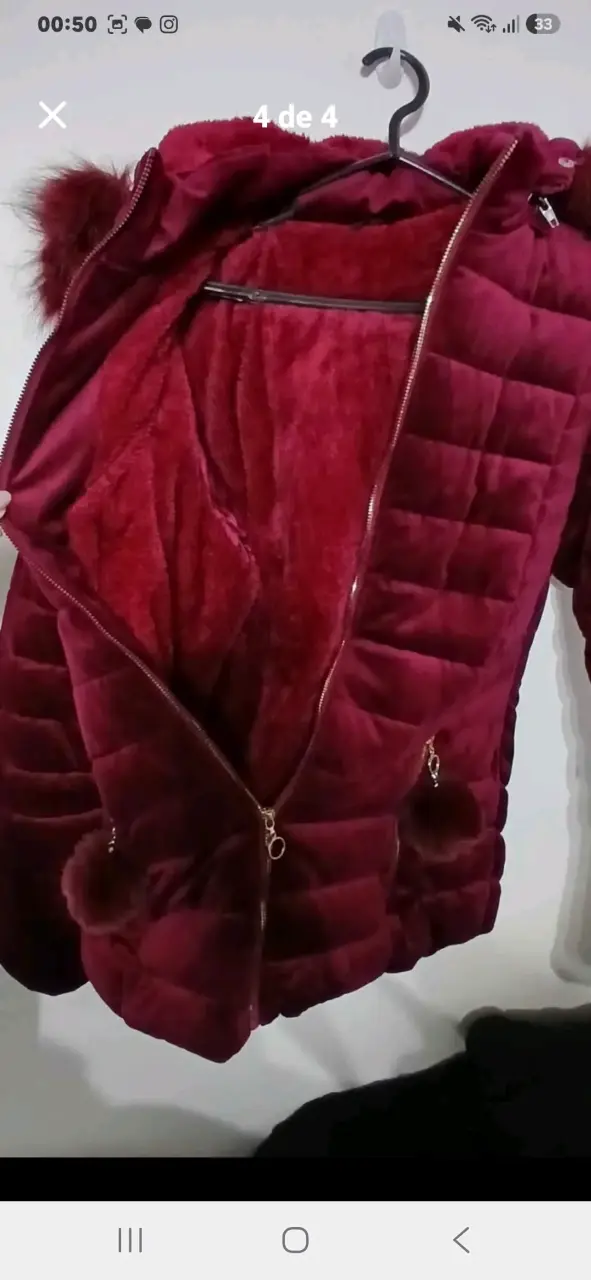 Chaqueta acolchada burdeos con capucha de piel sintética - 3