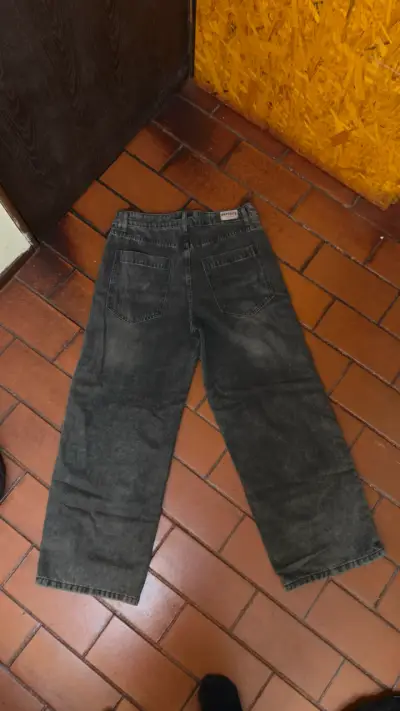 Jeans de mezclilla negros Opposite talla 42 - miniatura 2