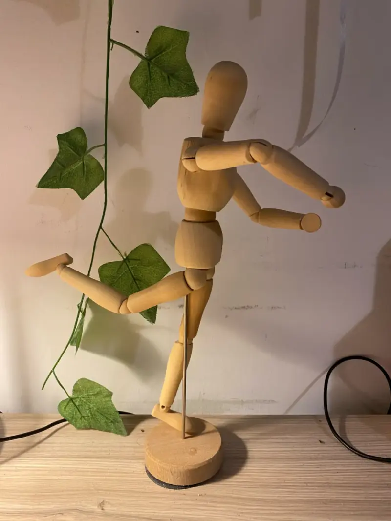 Maniquí articulado de madera para dibujo - 3