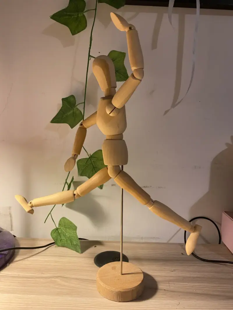 Maniquí articulado de madera para dibujo - 4