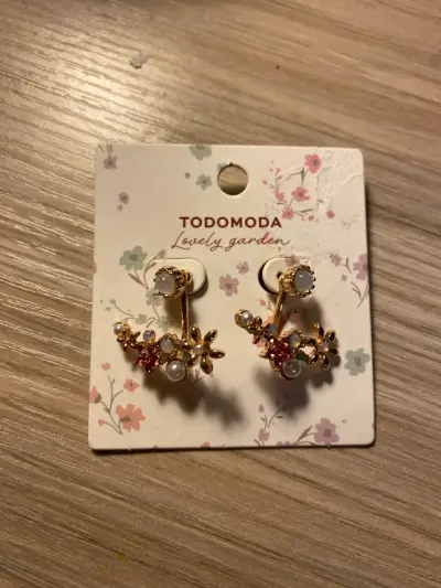 Aros florales dorados con perlas y cristales - miniatura 1