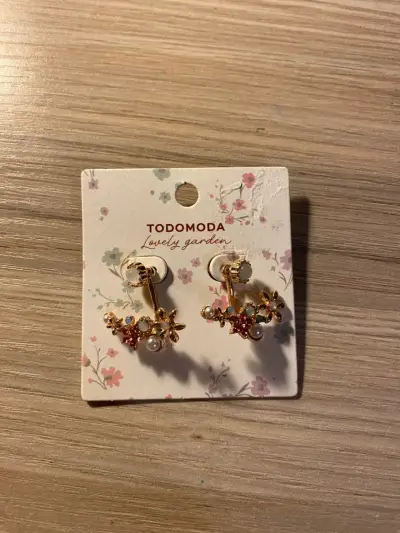 Aros florales dorados con perlas y cristales - miniatura 4
