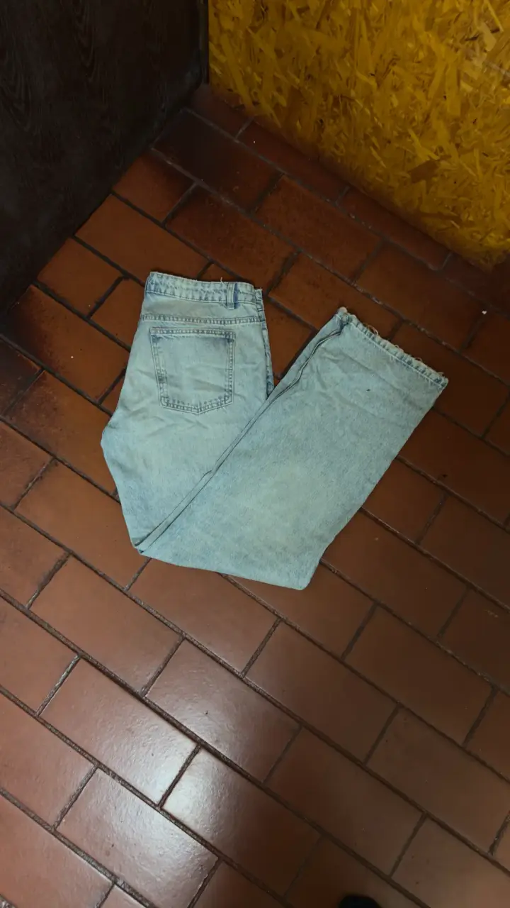 Jeans de mezclilla azul claro para hombre - 2