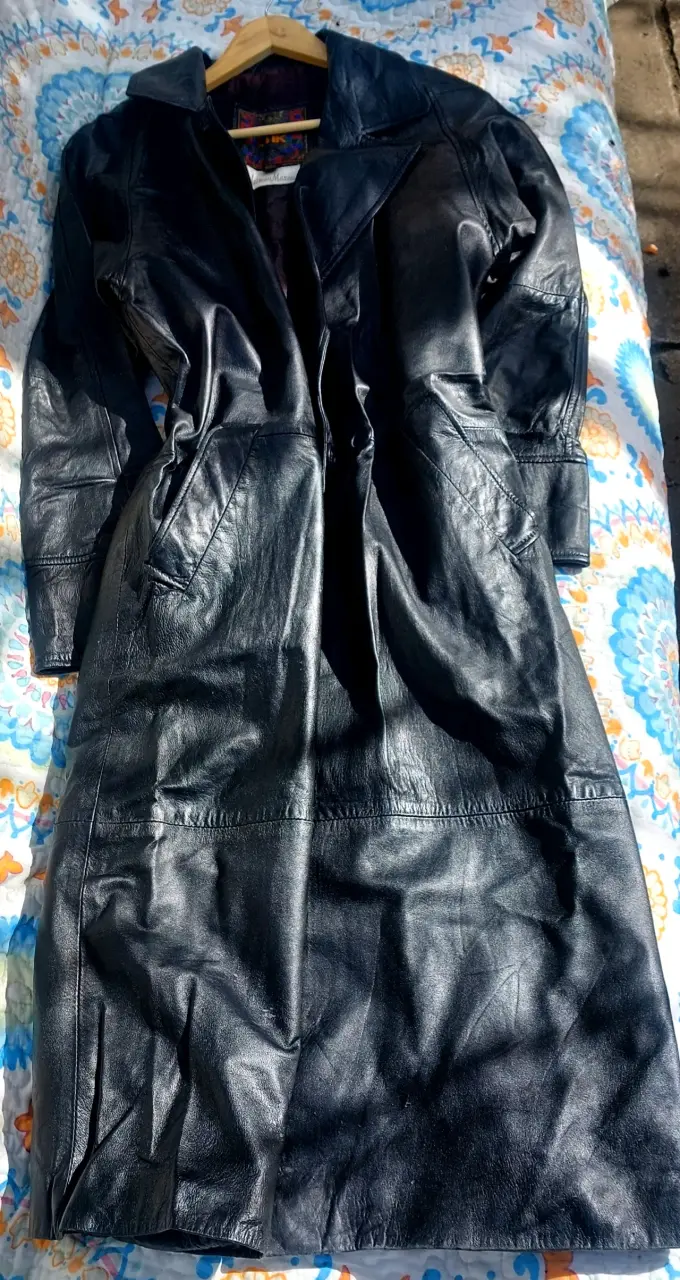 Abrigo de cuero negro Neiman Marcus - 1