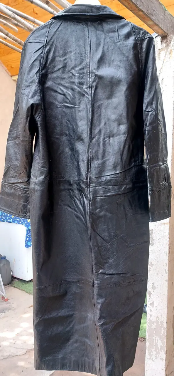 Abrigo de cuero negro Neiman Marcus - 2