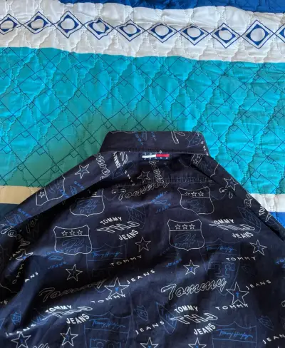 Camisa Tommy Jeans azul con estampado - miniatura 4