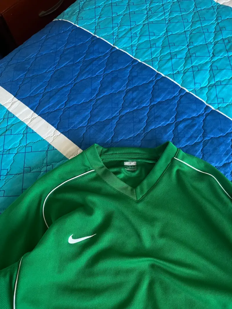 Polera deportiva verde Nike FIT para hombre - 4
