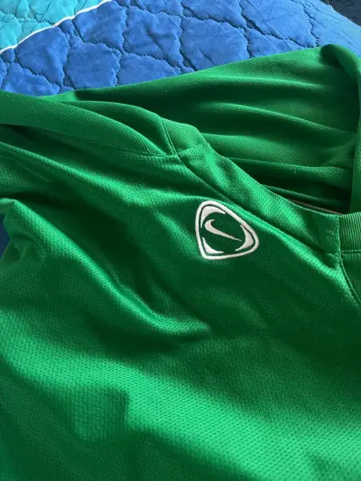 Polera deportiva verde Nike FIT para hombre - miniatura 5
