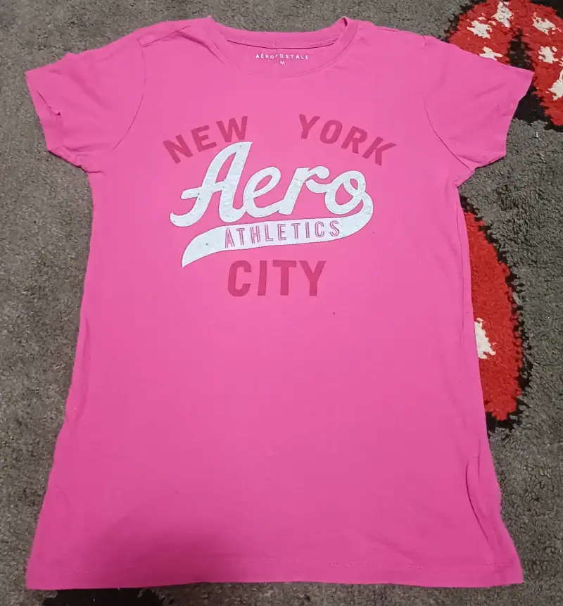 Polera rosa Aeropostale