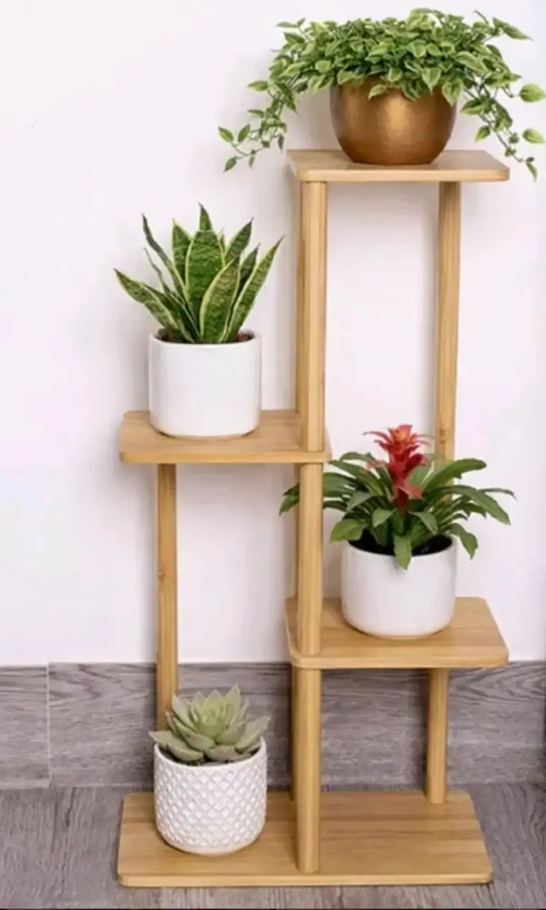 Estante de madera para plantas decorativo