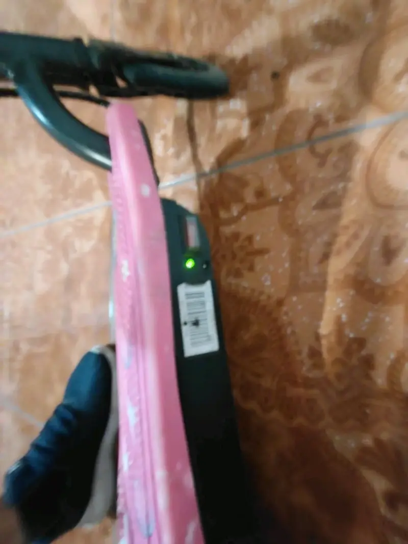 Scooter eléctrico infantil rosa con diseño de unicornio - 5