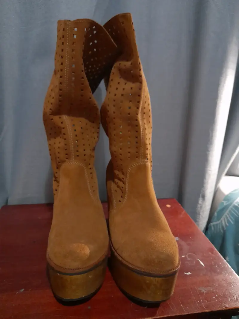 Botas de gamuza marrón con plataforma - 2