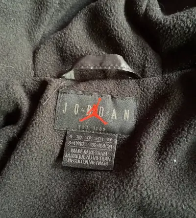 Chaqueta acolchada negra Air Jordan para niño - miniatura 4