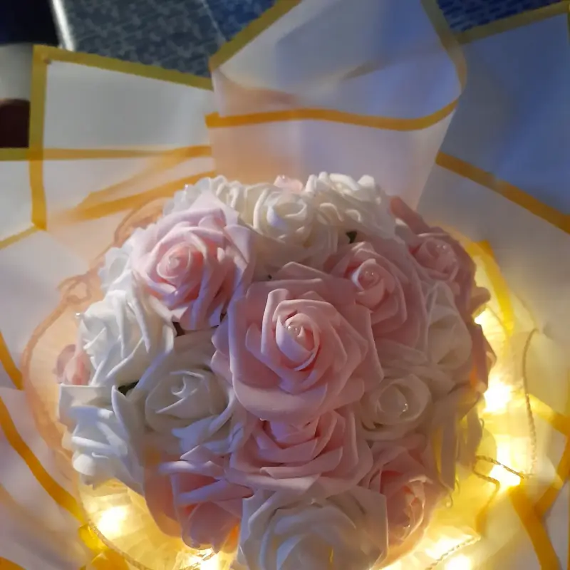 Ramo de rosas artificiales con luces LED - 3