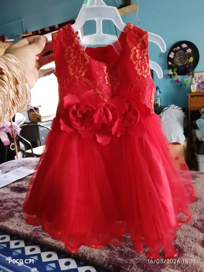 Vestido de fiesta rojo para niña con encaje y flores