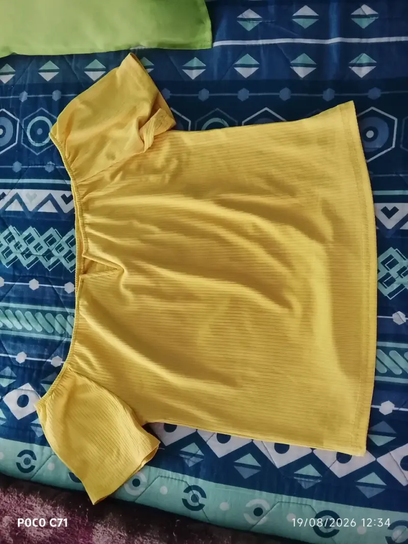 Blusa Amarilla de Manga Corta para Mujer