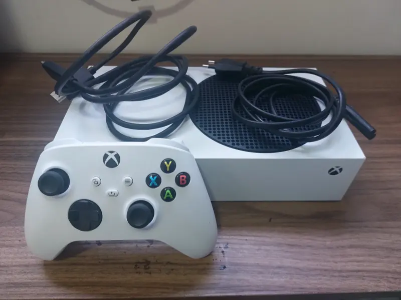 Consola Xbox Series S con Control y Cables - 1