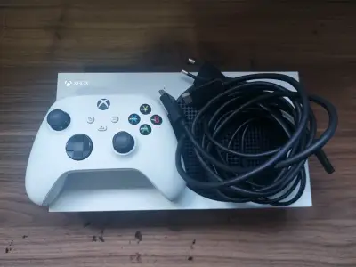 Consola Xbox Series S con Control y Cables - miniatura 2