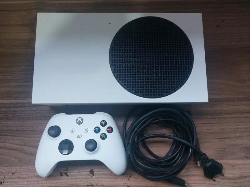 Consola Xbox Series S con Control y Cables - 3