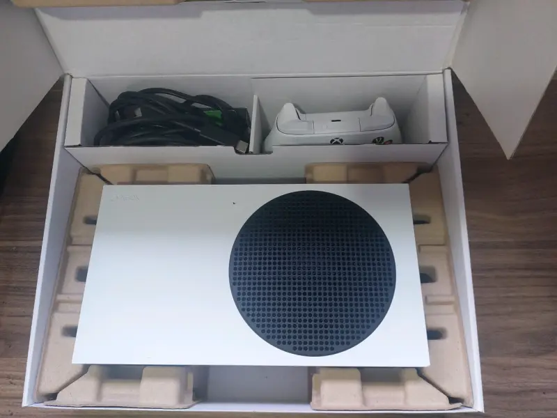 Consola Xbox Series S con Control y Cables - 4