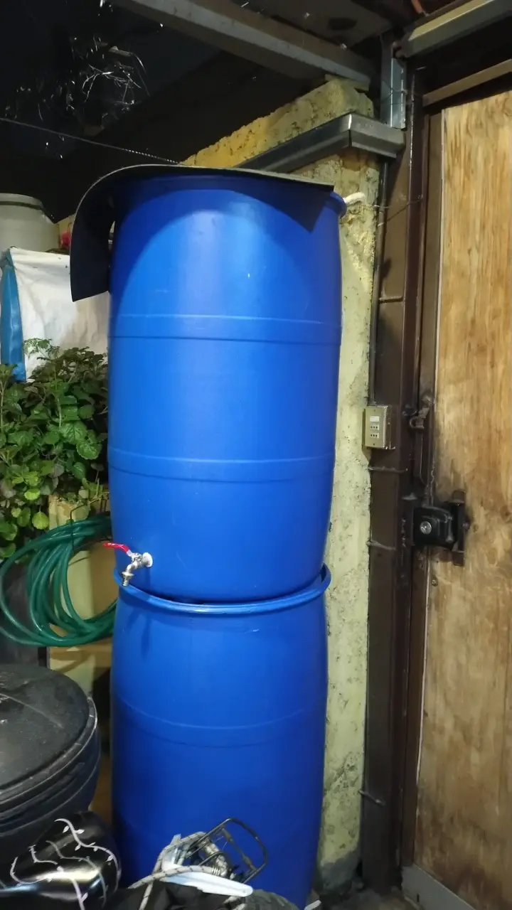 Tambor de plástico azul con llave de paso - 2