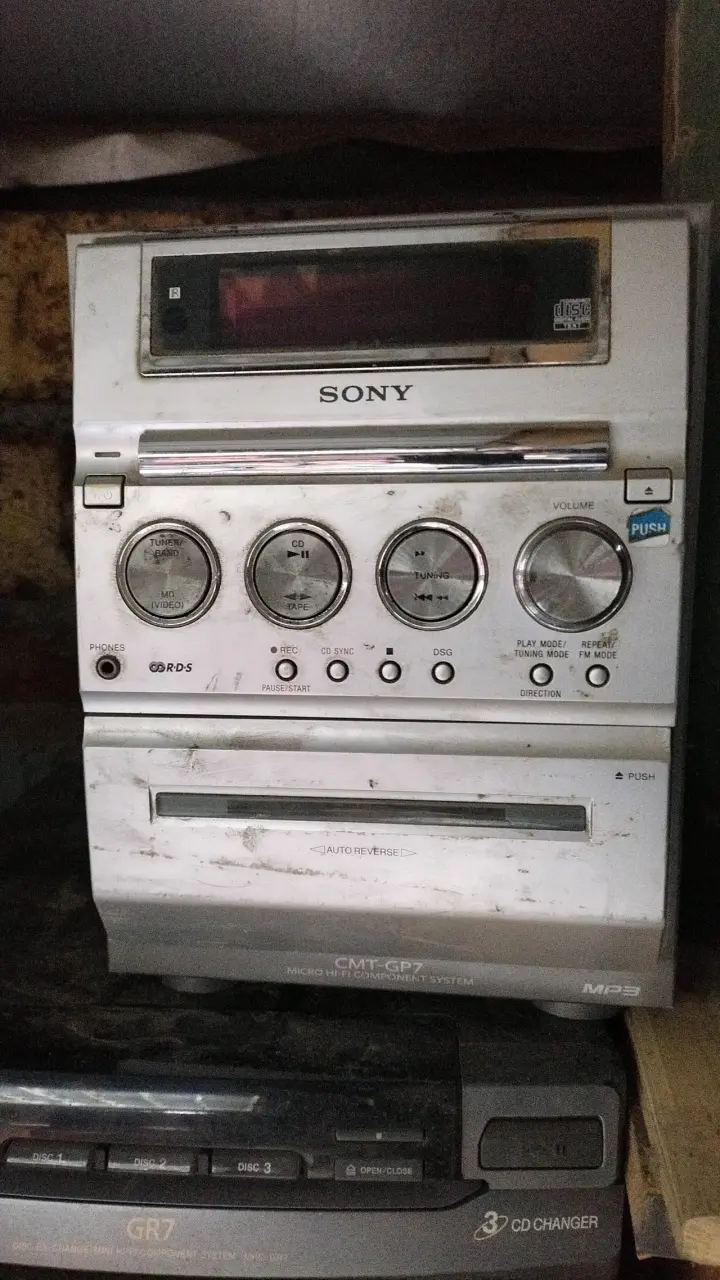 Sistema de sonido Sony CMT-GP7 con reproductor de CD - 1