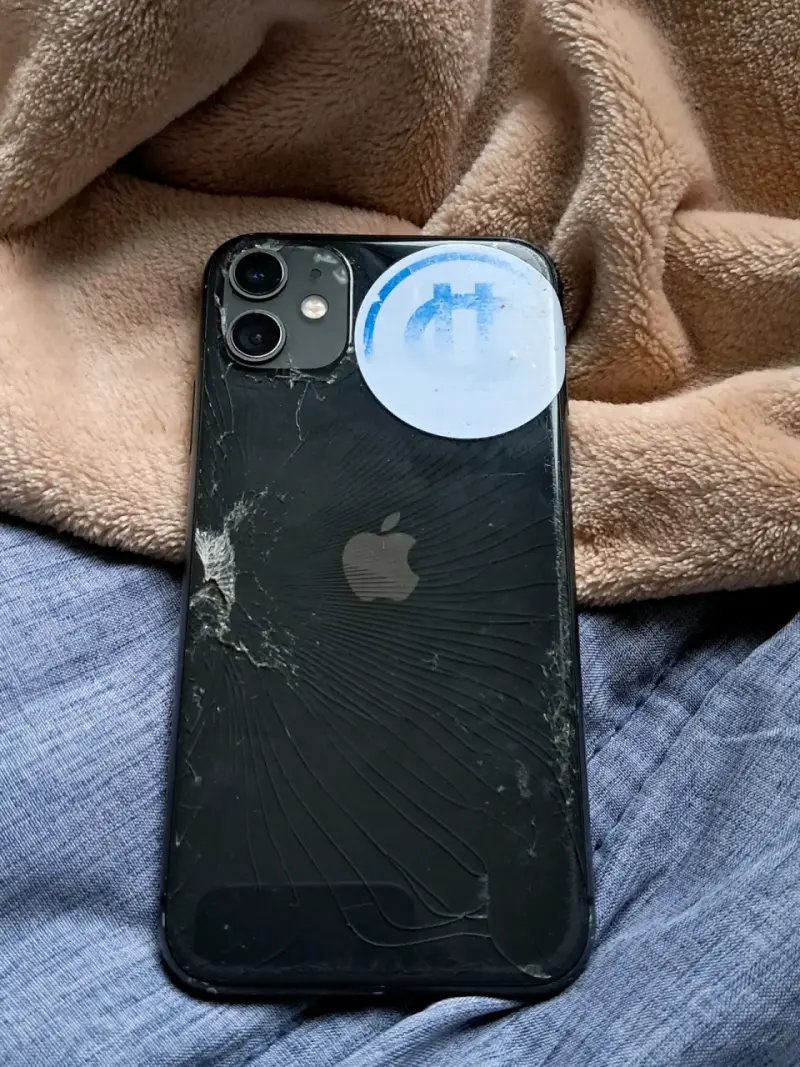 iPhone 11 - 3