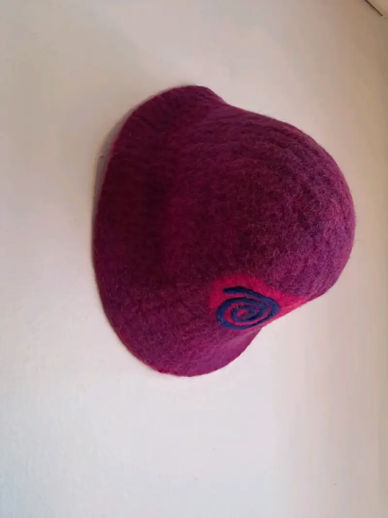 Sombrero de lana fucsia con diseño espiral - 2
