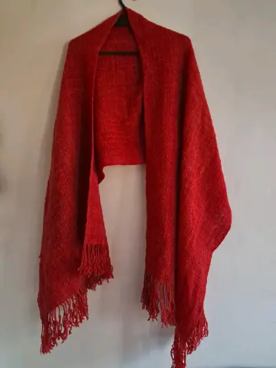 Chal tejido rojo con flecos elegante - miniatura 1