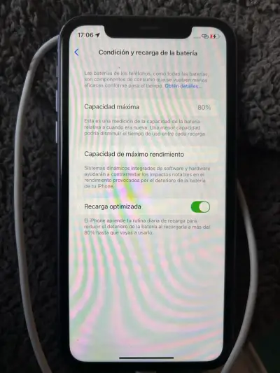 iPhone 11 en buen estado color lila - miniatura 2