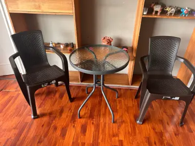 Juego de mesa y sillas de plástico para jardín - miniatura 2
