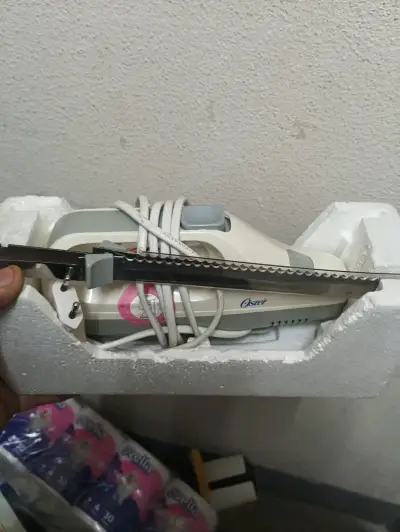 Cuchillo Eléctrico Oster en Buen Estado - miniatura 2