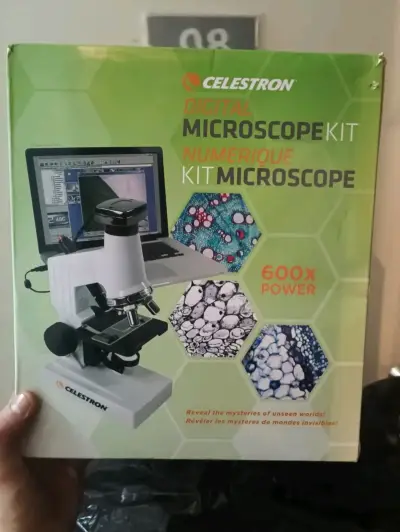 Microscopio digital Celestron 600x con kit completo - miniatura 1