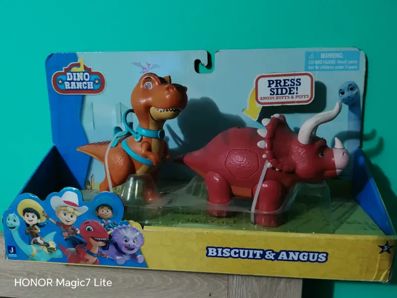 Juguetes Dino Ranch Biscuit y Angus interactivos