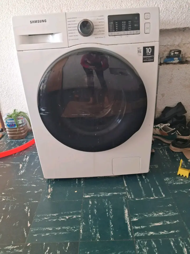 Lavadora Samsung con puerta frontal y múltiples programas - 3