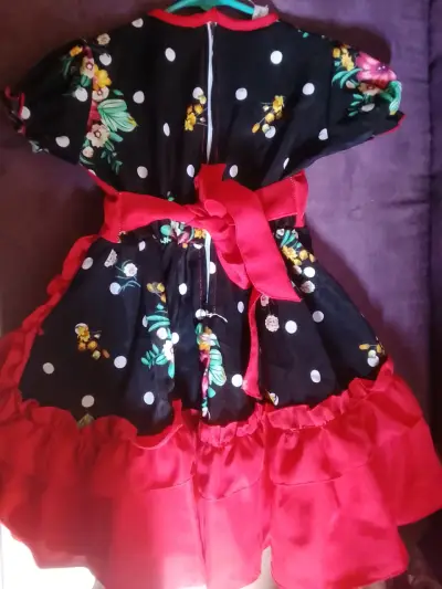 Vestido infantil de huasa negro con flores - miniatura 2