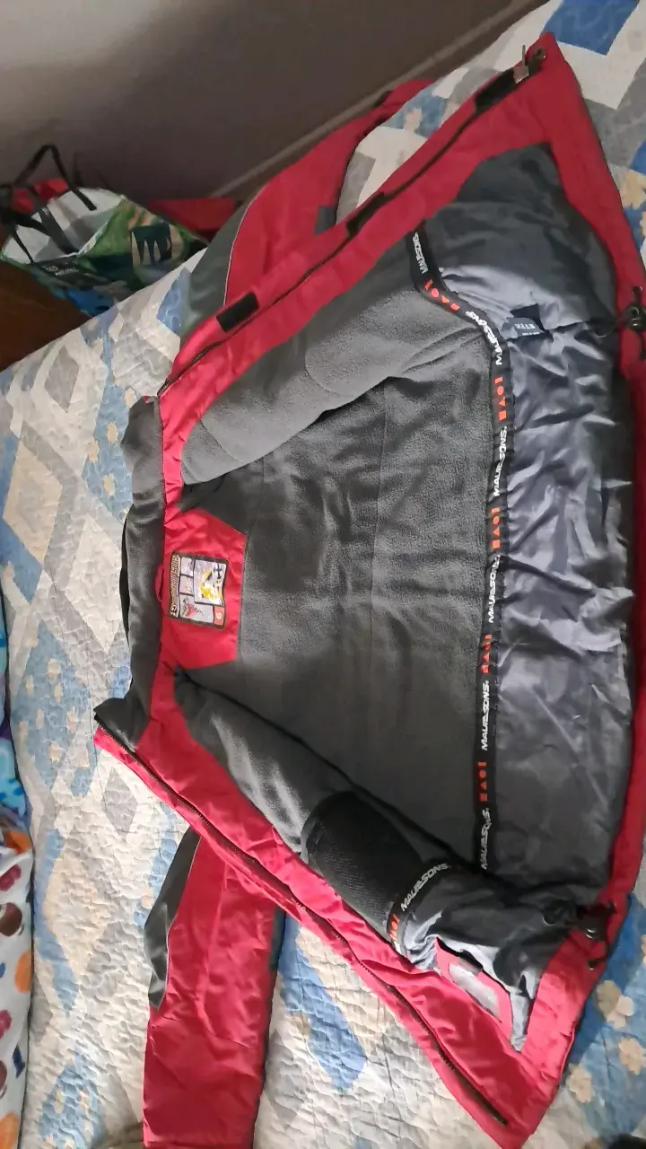 Chaqueta de esquí roja con detalles negros - 3