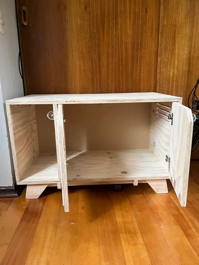 Mueble de madera para gatos con puertas - 2