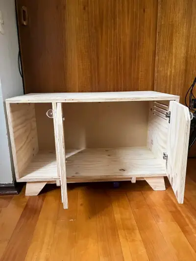 Mueble de madera para gatos con puertas - miniatura 2